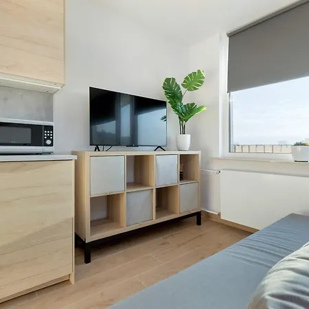 Beige And Grey In With Balcony Close To The By Renters * גדנסק