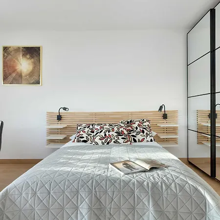Beige And Grey In With Balcony Close To The By Renters דירה